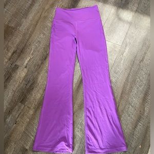 Lululemon EUC Groove Super High Rise Flare Pant
Color Moonlit Magenta in size 8